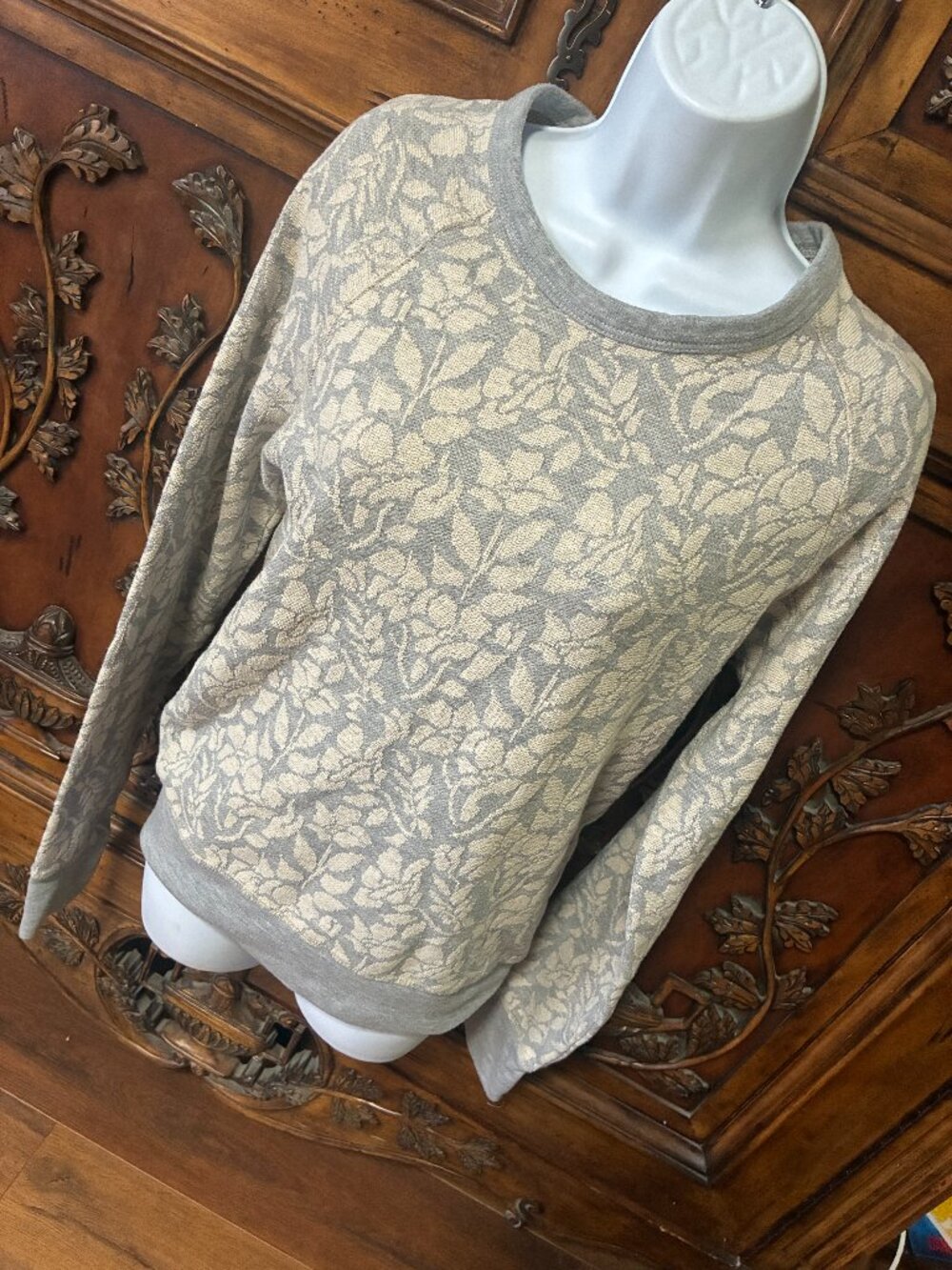 Pull & Bear Women's Gray Cream Jacquard Floral Long Sleeve Knit Sweater Top S.
